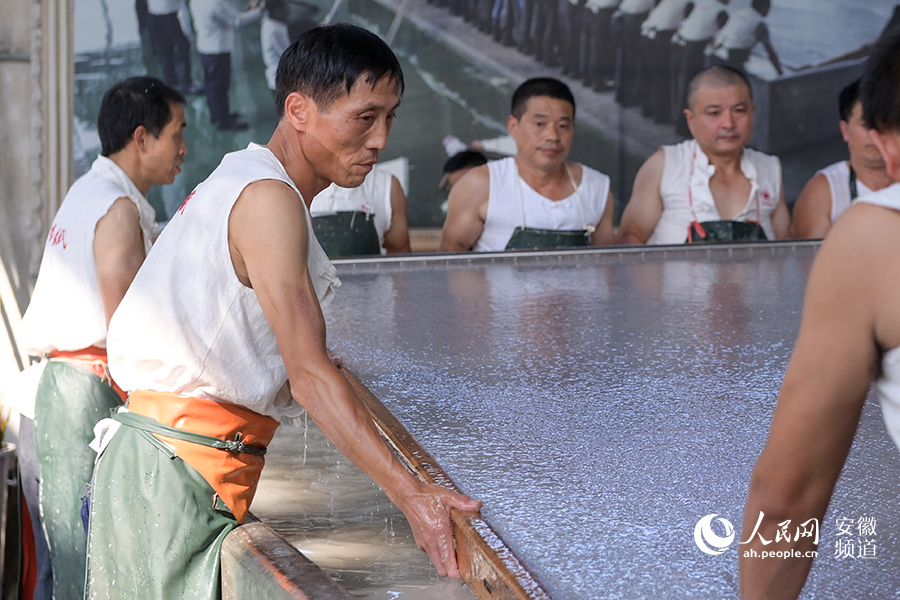 Elaborate step-by-step process for making “super” Xuan paper showcased in E China's Anhui