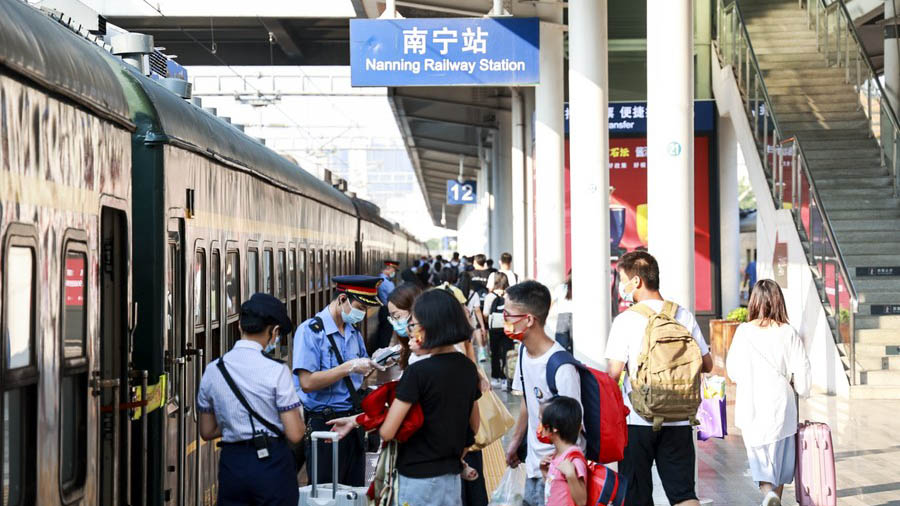 China sees 16 mln railway trips on National Day