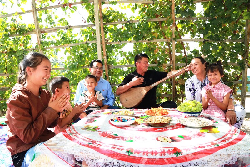 Xinjiang population’s literacy continues to improve