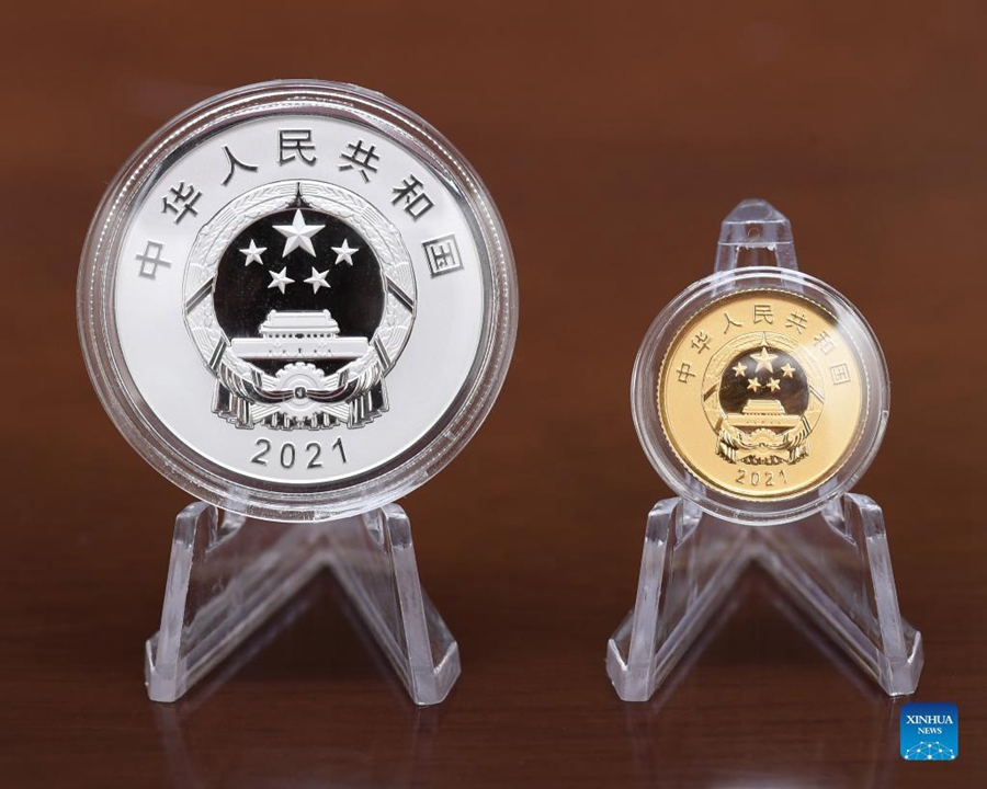 Photo taken on Oct. 9, 2021 shows the obverse of the commemorative coins to celebrate the 2020 UN Biodiversity Conference, in Beijing, capital of China. China's central bank is set to issue a set of commemorative coins on Oct. 11, 2021 to celebrate the 2020 UN Biodiversity Conference. The commemorative set contains one gold coin and one silver coin. (Xinhua/Li He)