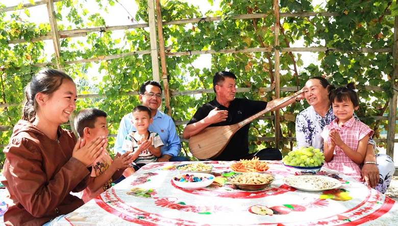 Xinjiang population’s literacy continues to improve