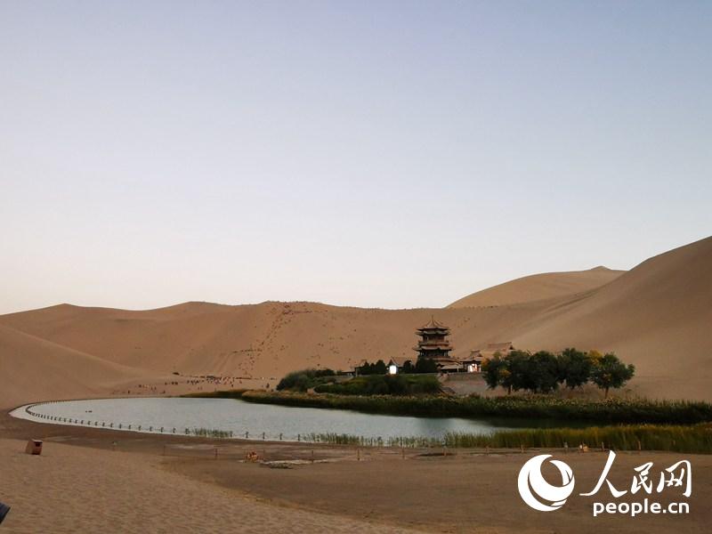 Explore Dunhuang’s profound culture and unique natural landscape