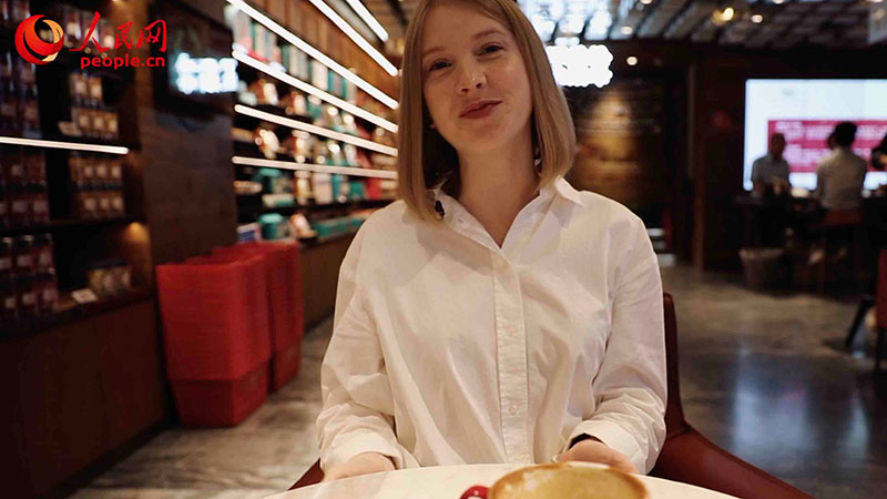 Sipping on herbal coffee, a blend of TCM and modern lifestyles