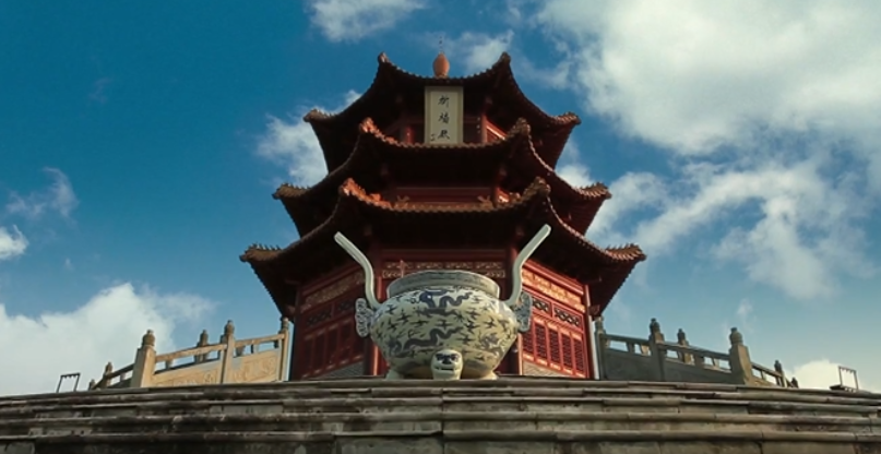 Foreign potters mould dreams in China's porcelain capital