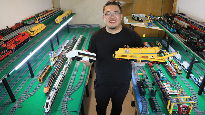 Chinese railway worker builds a "train world" with Lego bricks