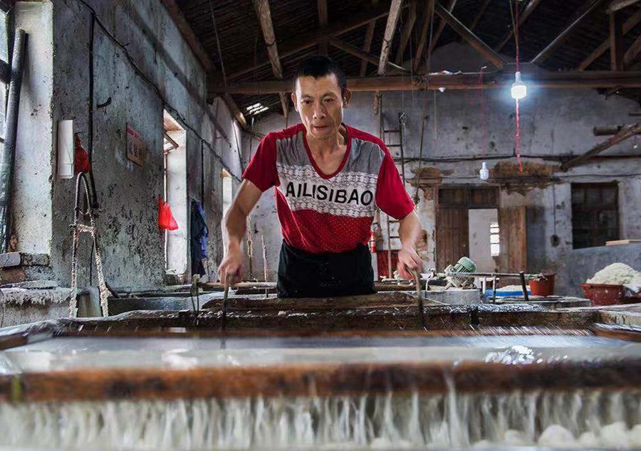 Handmade bamboo papermaking continues to be carried on in SE China’s Fujian