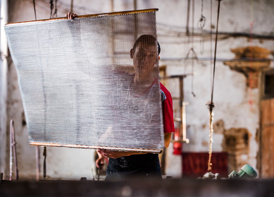 Handmade bamboo papermaking continues to be carried on in SE China’s Fujian