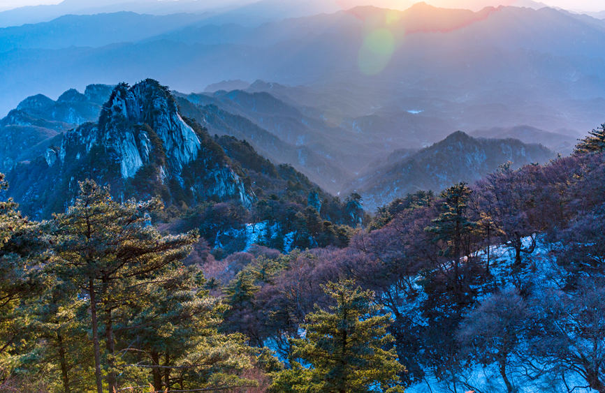 Snow-covered Yaoshan Mountain in Henan: a real-world wonderland