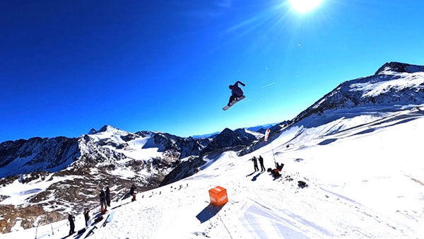 Chinese snowboarder pulls off insane stunt