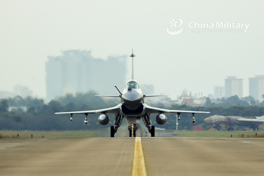 A J-10 fighter jet attached to an aviation brigade of the air force under the PLA Southern Theater Command taxies on the flight line to the takeoff point during an air combat training exercise in late October, 2021. (eng.chinamil.com.cn/Photo by Peng Cheng)