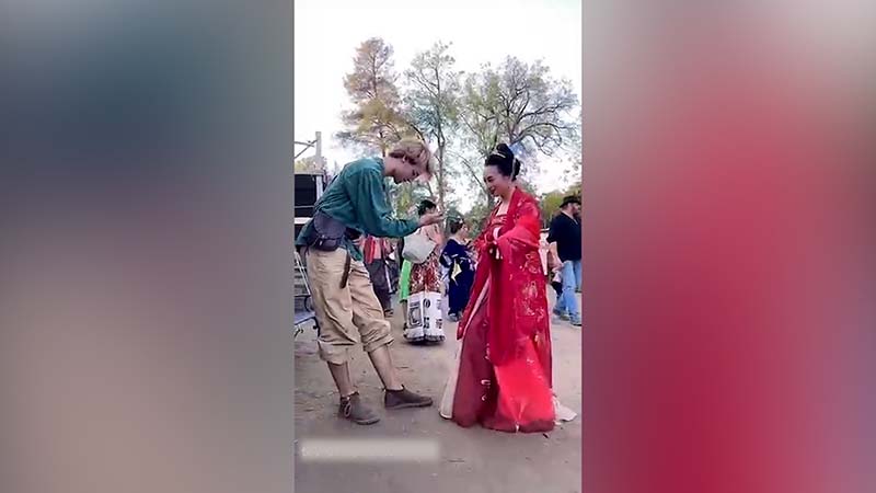 Chinese style on the world stage: Han-style clothing encounters foreign culture at a renaissance festival