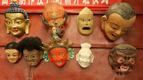 Traditional Tibetan opera masks bring wealth to local people