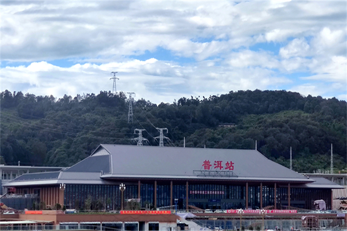 Enjoy breathtaking scenery along newly opened China-Laos railway