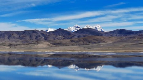 Winter scenery of Zhegu lake in Shannan City, Tibet