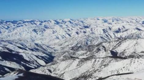 Xinjiang ski resort with its beautiful scenery attracts visitors across the country