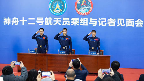 Shenzhou-12 astronauts meet press after initial recovery