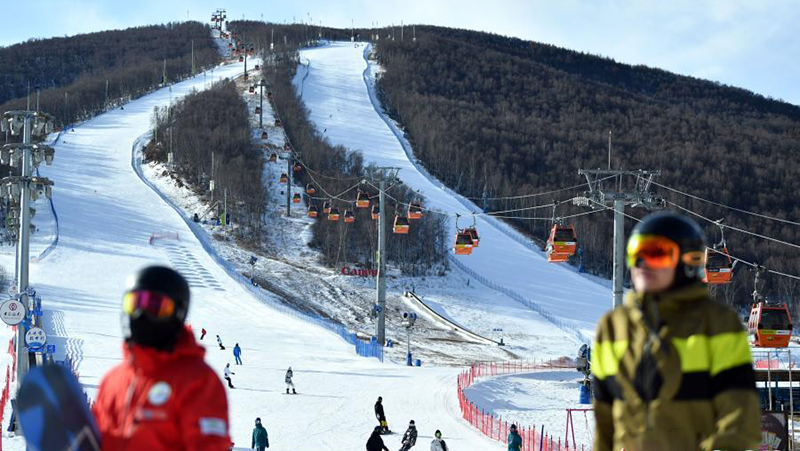 Winter sports boom among people in north China's Hebei