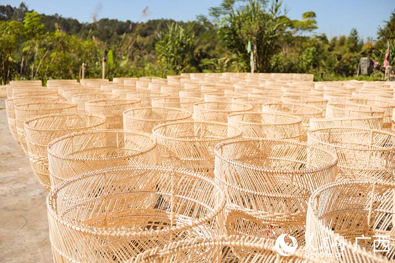 Bamboo weaving industry increases villagers' income in South China's Guangxi