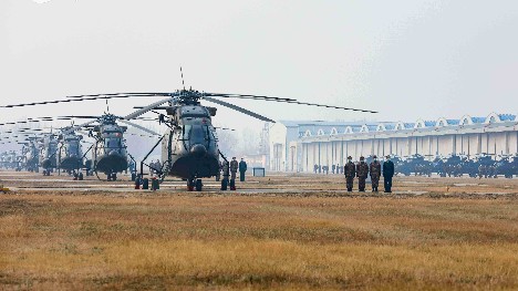 Army aviation soldiers get ready for new year's training