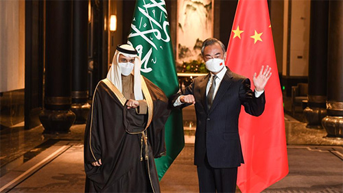 Chinese FM holds talks with Saudi Arabian counterpart