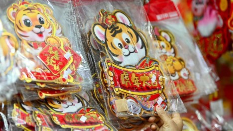 Hong Kong people buy decorations for Chinese New Year