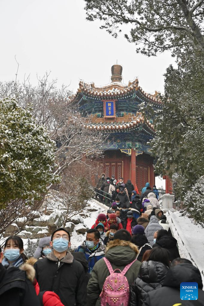 People enjoy snow scenery at scenic spots in Beijing