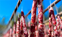Taste of Spring Festival on tip of my tongue: sun-drying cured meat in rural areas