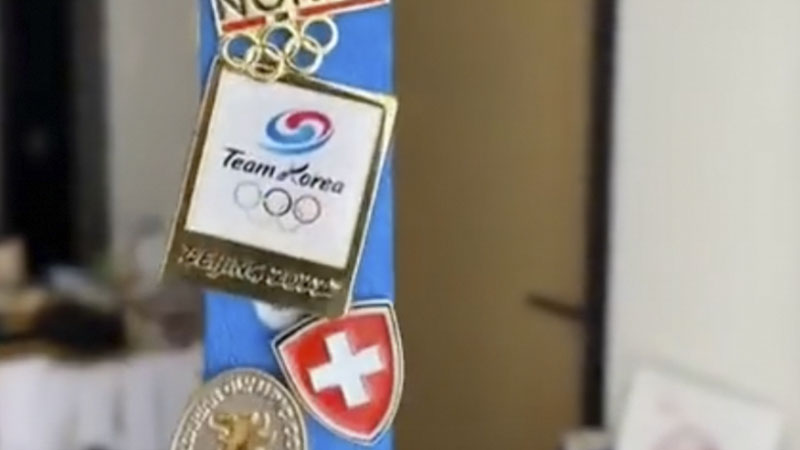 What do people trade and collect at the Olympics?