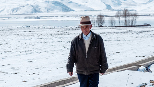 Tibetan villager devotes himself to safeguarding black-necked cranes for seven years