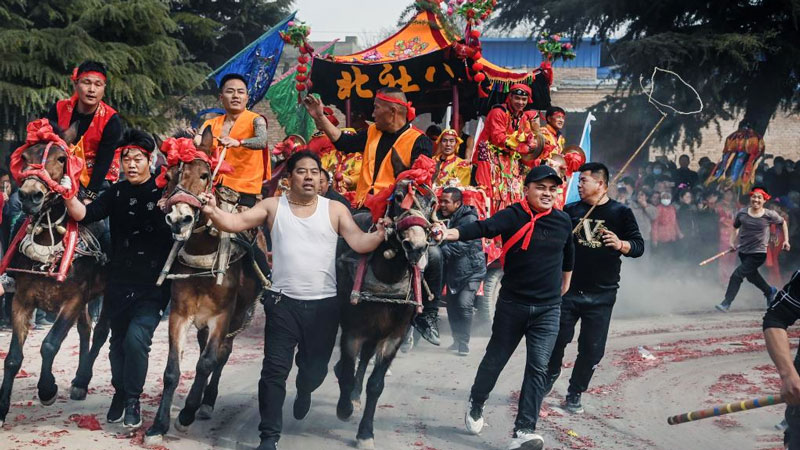 Traditional Shehuo parade held in China's Shaanxi