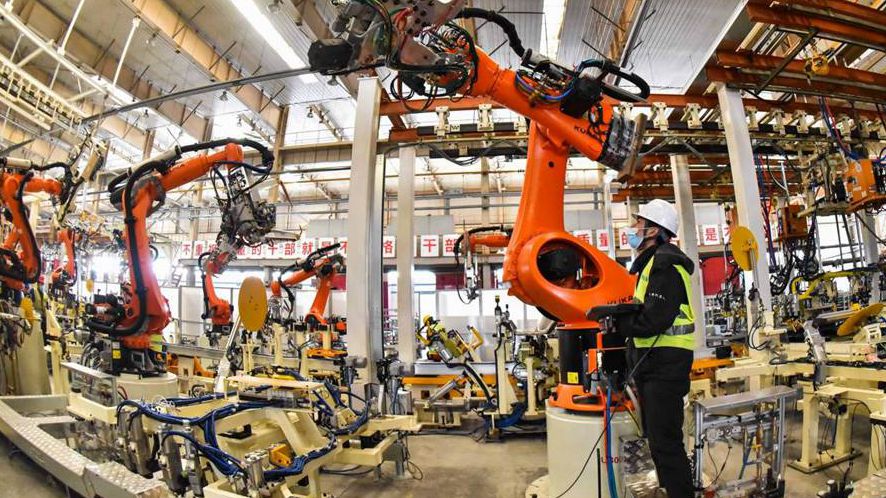 China maintains world's largest manufacturing hub for 12 consecutive years