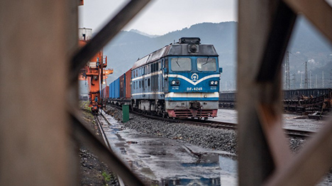 Experts say China-EU leaders' meeting injects stability into global situation