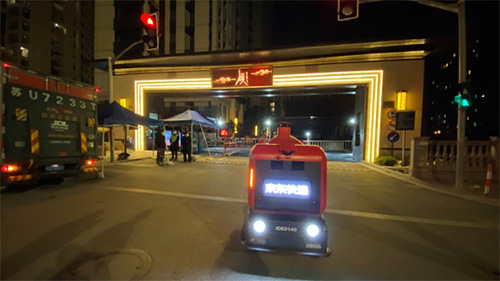 Driverless vehicles make deliveries in Shanghai amid recent COVID-19 outbreak