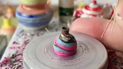 Art on fingertips: Cute mini ceramics