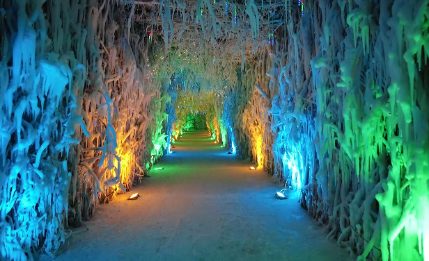 Dreamlike "icicle corridor" enraptures tourists visiting Altay in NW China's Xinjiang