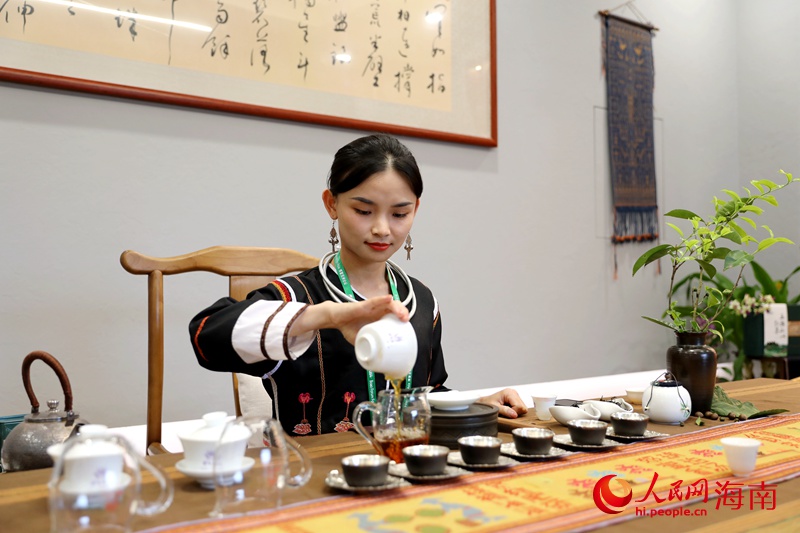 Cultures of local ethnic groups in China’s Hainan displayed at Boao Forum for Asia annual conference