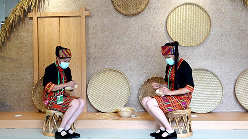 Culture exhibition showcasing Hainan's intangible cultural heritage held in Boao