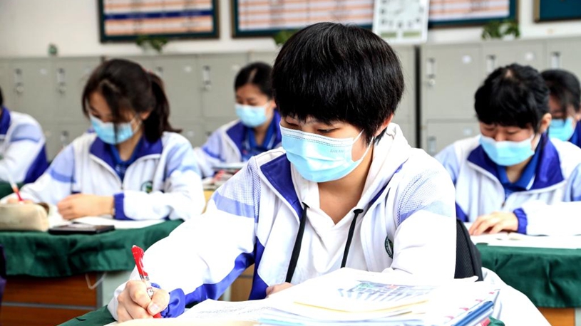 Junior and senior high schools resume classes for graduating students in Shenyang