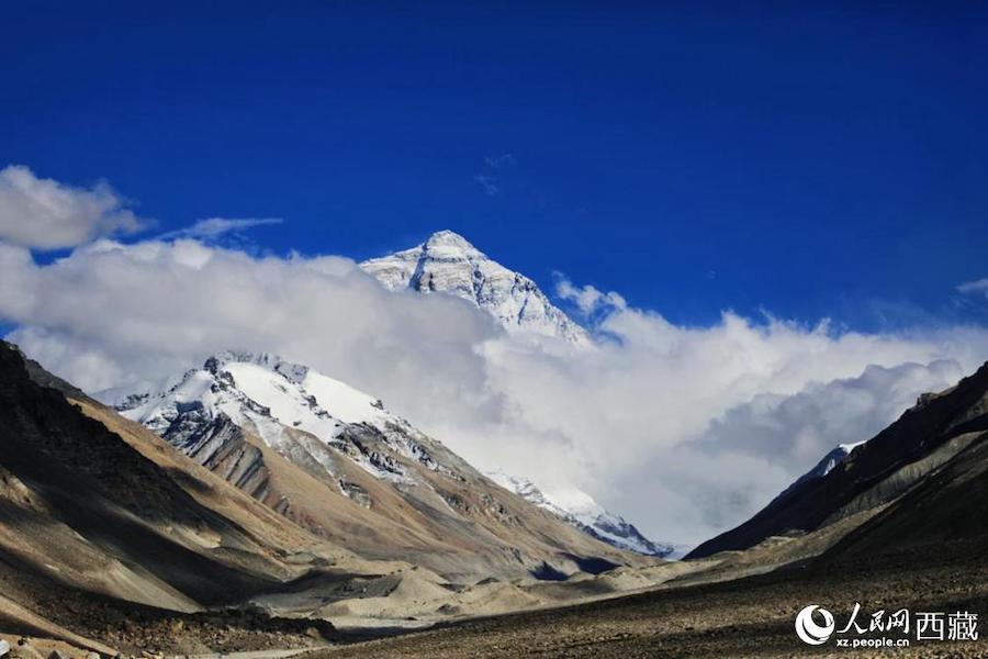 A peek at the peak: magnificent views of Mount Qomolangma