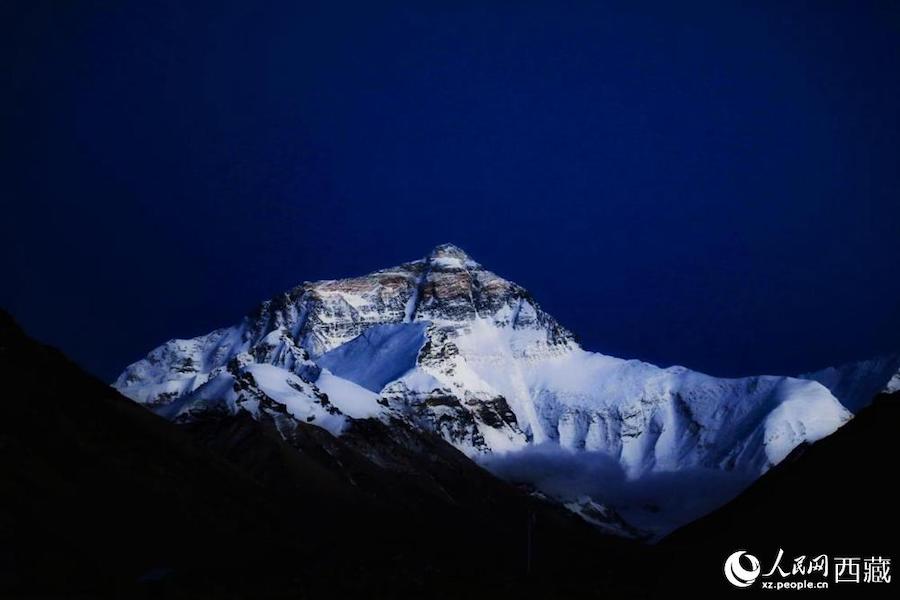 A peek at the peak: magnificent views of Mount Qomolangma