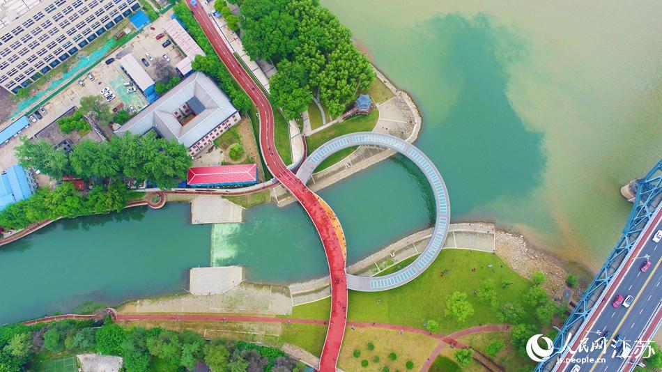 Ring-shaped bridge in Nanjing provides place for citizens to better admire scenery of Yangtze River