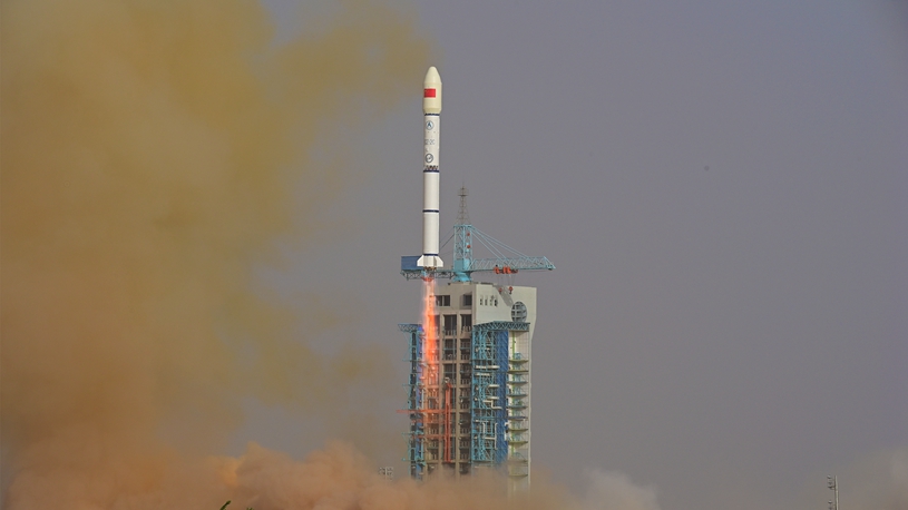 China launches three low-orbit communication test satellites