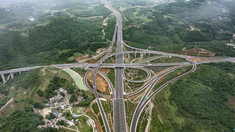 Guiyang-Huangping Highway in SW China opens to traffic