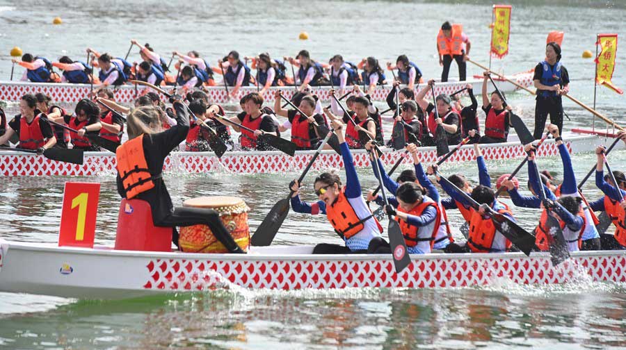 Expats embrace China's Dragon Boat Festival