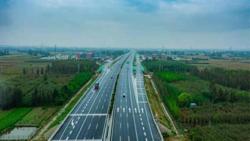 Smart expressway in E China’s Shandong guarantees convenient, safe travel experience