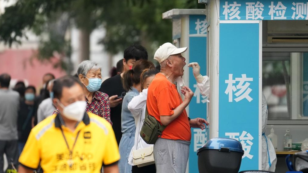 People take nucleic acid testing in Chaoyang District of Beijing
