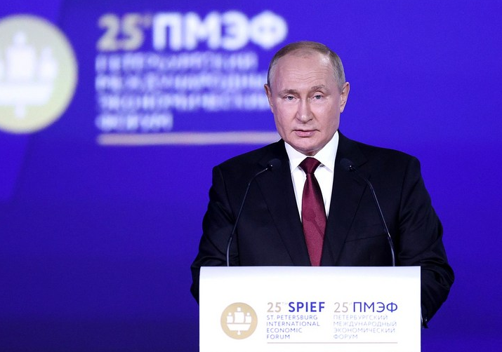 Putin elaborates stance on political, economic issues at St. Petersburg forum