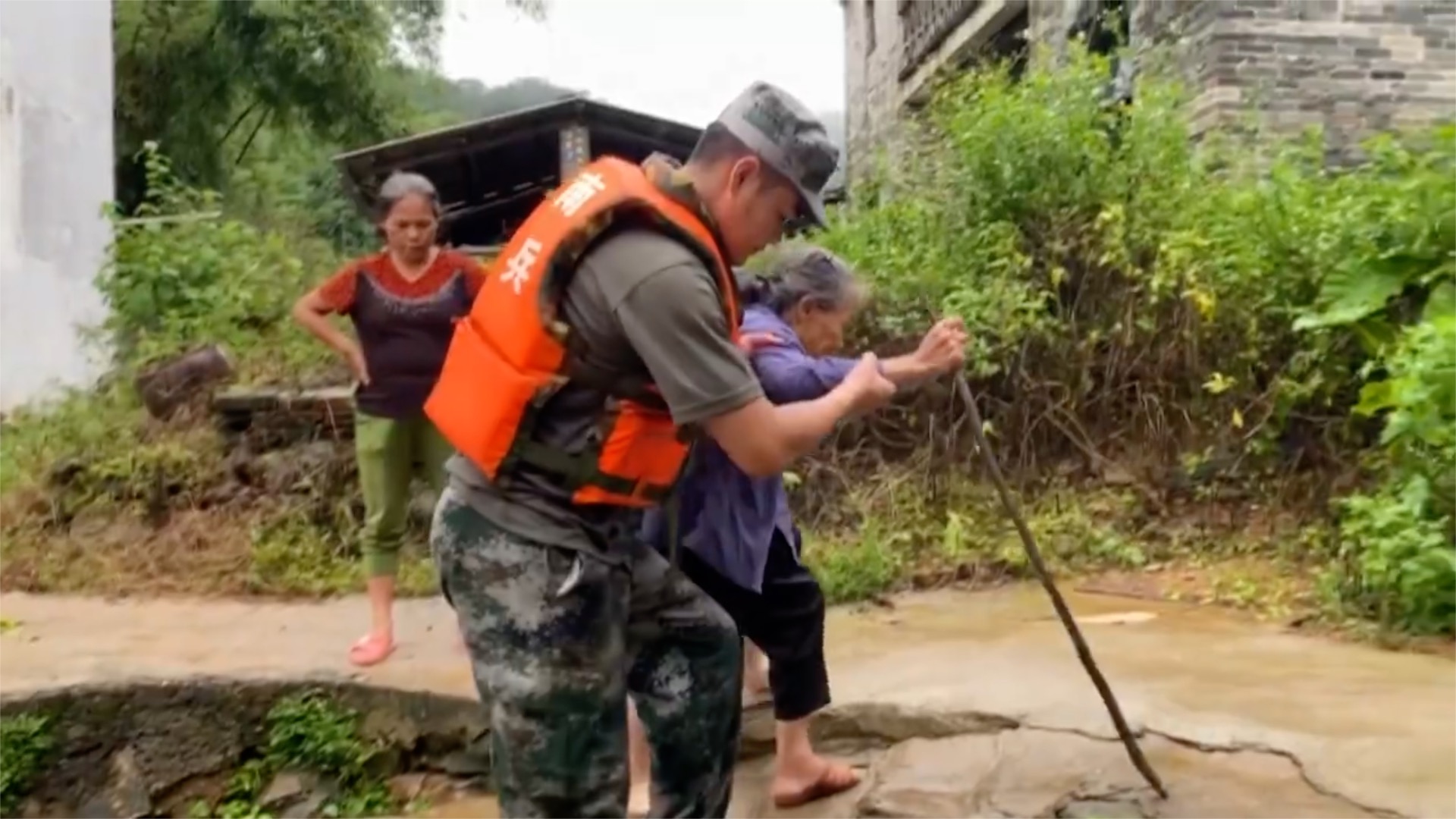 80-year-old woman rescued after floods in S China