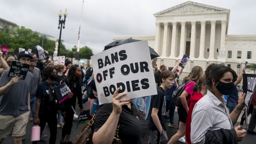 U.S. torn by Supreme Court's decision to overturn  Roe