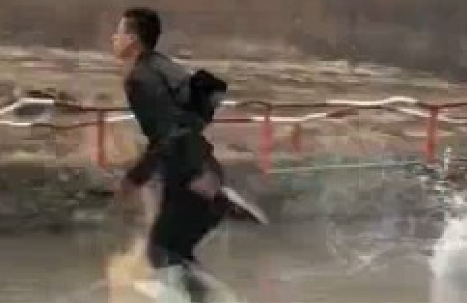 Young man merges parkour with Chinese kungfu